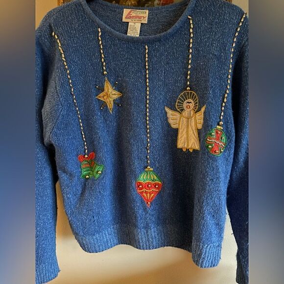 Christmas Sweater Size Medium - Picture 1 of 5